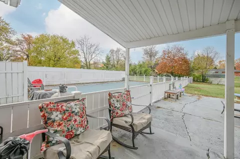 Exterior - 557 Vale Rd, Springfield, OH 45504 photo 8 of 15