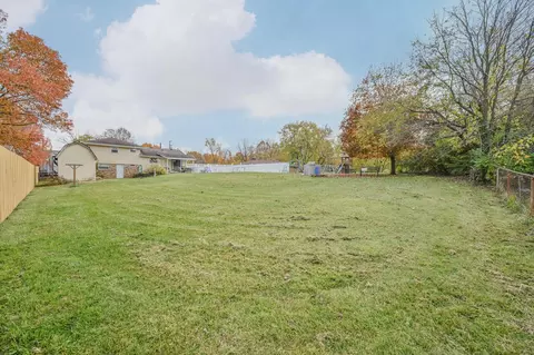 Exterior - 557 Vale Rd, Springfield, OH 45504 photo 13 of 15