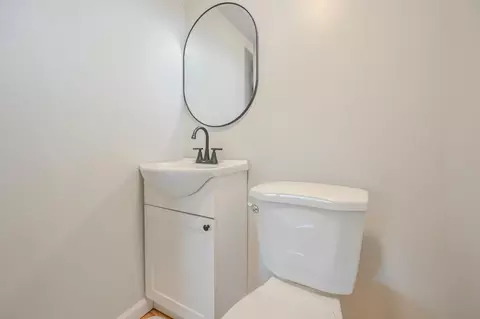 Bath - 557 Vale Rd, Springfield, OH 45504 photo 6 of 6