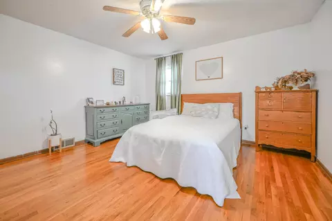 Bedroom - 557 Vale Rd, Springfield, OH 45504 photo 3 of 7
