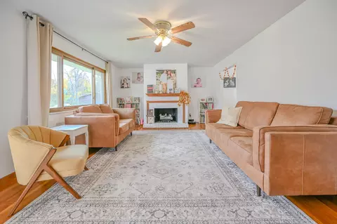 Living - 557 Vale Rd, Springfield, OH 45504 photo 1 of 5