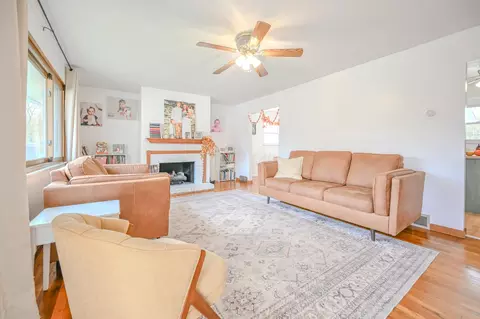 Living - 557 Vale Rd, Springfield, OH 45504 photo 3 of 5