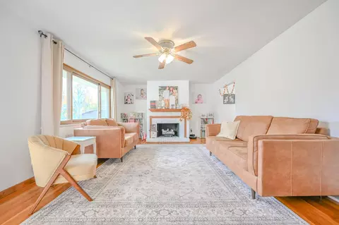 Living - 557 Vale Rd, Springfield, OH 45504 photo 2 of 5