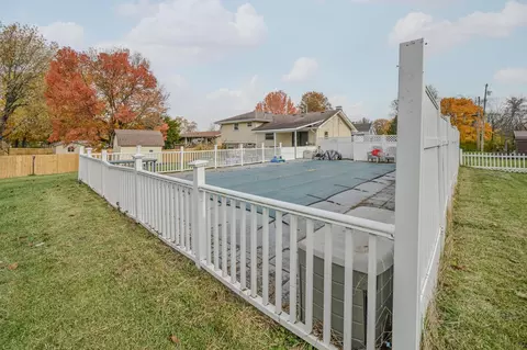 Exterior - 557 Vale Rd, Springfield, OH 45504 photo 14 of 15