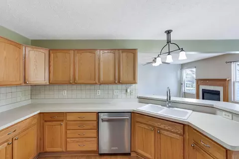 Kitchen - 1094 Insco Loop, Blacklick, OH 43004 photo 4 of 5
