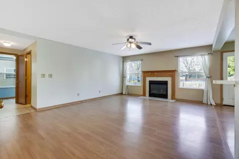 Living - 1094 Insco Loop, Blacklick, OH 43004 photo 2 of 4