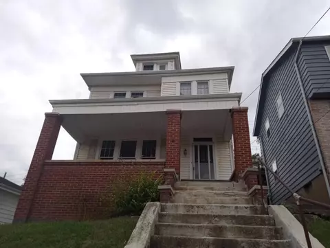 717 Elm St, Martins Ferry, OH 43935