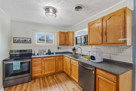 Kitchen - 1305 Eckley Dr, Marion, OH 43302 photo 1 of 2