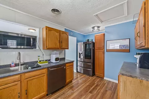 Kitchen - 1305 Eckley Dr, Marion, OH 43302 photo 2 of 2
