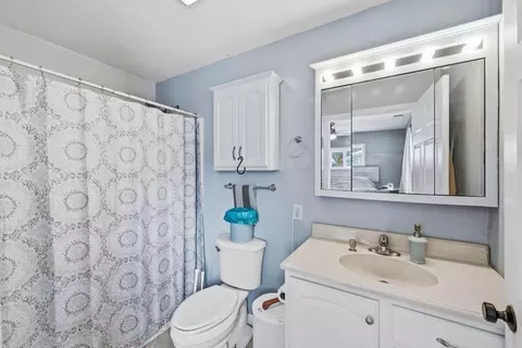 Bath - 1305 Eckley Dr, Marion, OH 43302 photo 1 of 1