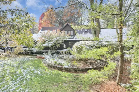 815 Old Woods Rd, Columbus, OH 43235