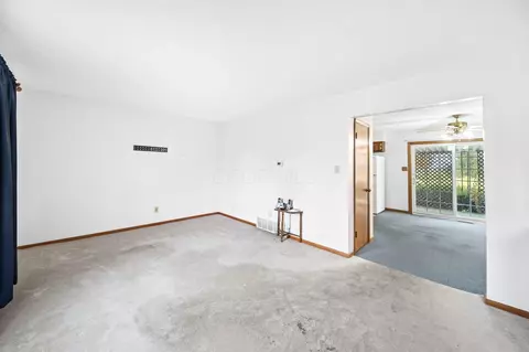 Living - 5083 Southfield Dr, Orient, OH 43146 photo 5 of 7