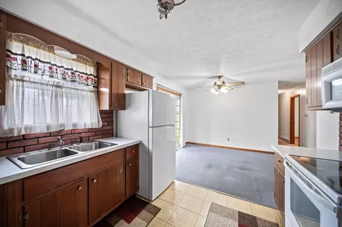 Kitchen - 5083 Southfield Dr, Orient, OH 43146 photo 1 of 4