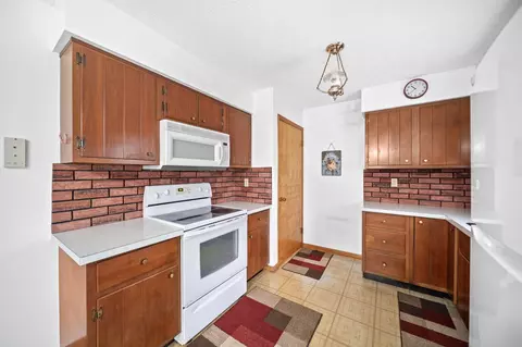 Kitchen - 5083 Southfield Dr, Orient, OH 43146 photo 2 of 4