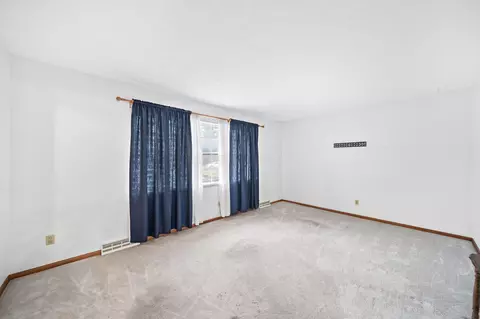 Living - 5083 Southfield Dr, Orient, OH 43146 photo 4 of 7