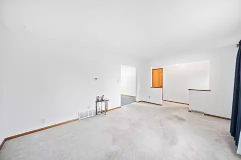 Living - 5083 Southfield Dr, Orient, OH 43146 photo 2 of 7