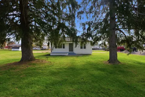 Exterior - 530 E Main St, Hebron, OH 43025 photo 1 of 13