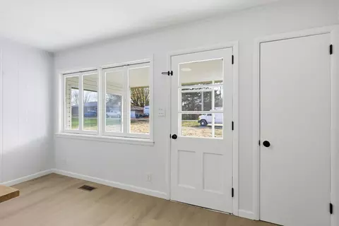 Entry Way - 530 E Main St, Hebron, OH 43025 photo 4 of 4