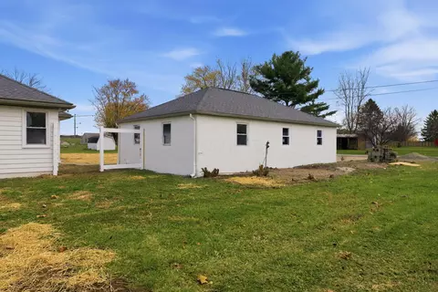 Exterior - 530 E Main St, Hebron, OH 43025 photo 7 of 13