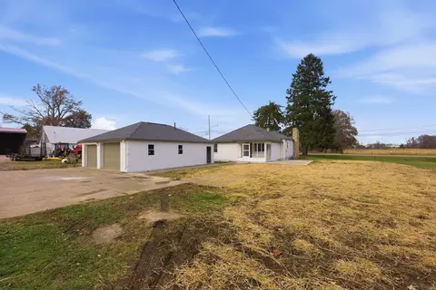 Exterior - 530 E Main St, Hebron, OH 43025 photo 10 of 13
