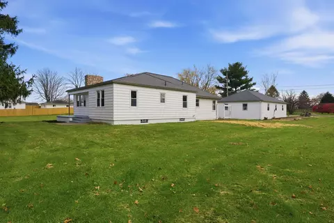 Exterior - 530 E Main St, Hebron, OH 43025 photo 11 of 13