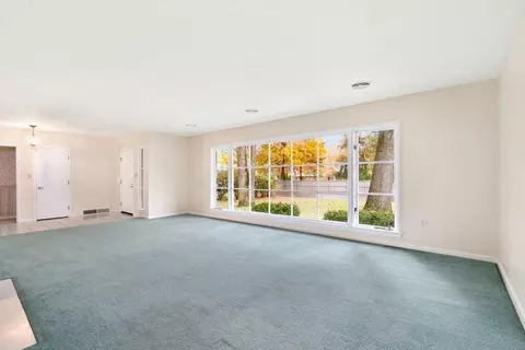 Living - 440 S Broadmoor Blvd, Springfield, OH 45504 photo 6 of 14