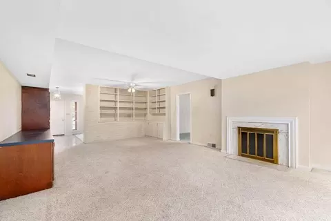 Living - 440 S Broadmoor Blvd, Springfield, OH 45504 photo 10 of 14