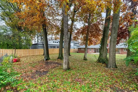 Exterior - 440 S Broadmoor Blvd, Springfield, OH 45504 photo 13 of 29