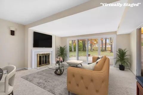 Living - 440 S Broadmoor Blvd, Springfield, OH 45504 photo 7 of 14