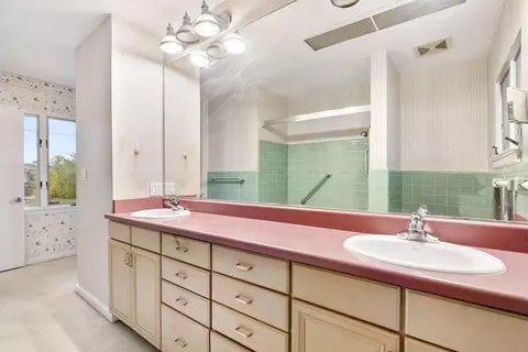 Bath - 440 S Broadmoor Blvd, Springfield, OH 45504 photo 5 of 8