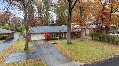 Exterior - 440 S Broadmoor Blvd, Springfield, OH 45504 photo 14 of 29