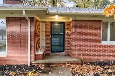 Exterior - 440 S Broadmoor Blvd, Springfield, OH 45504 photo 5 of 29