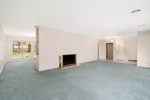 Living - 440 S Broadmoor Blvd, Springfield, OH 45504 photo 4 of 14