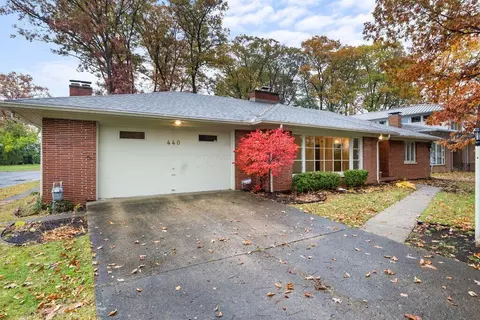Exterior - 440 S Broadmoor Blvd, Springfield, OH 45504 photo 3 of 29