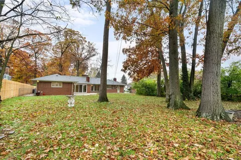 Exterior - 440 S Broadmoor Blvd, Springfield, OH 45504 photo 10 of 29