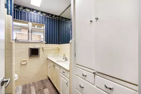 Bath - 440 S Broadmoor Blvd, Springfield, OH 45504 photo 6 of 8