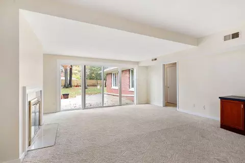 Living - 440 S Broadmoor Blvd, Springfield, OH 45504 photo 14 of 14