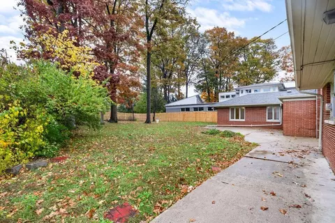 Exterior - 440 S Broadmoor Blvd, Springfield, OH 45504 photo 11 of 29