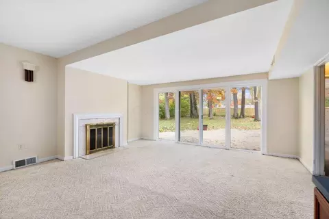 Living - 440 S Broadmoor Blvd, Springfield, OH 45504 photo 8 of 14