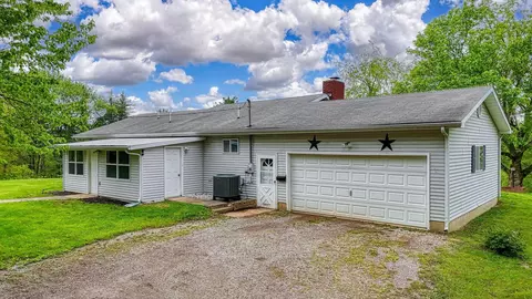 627 Russ Rd, Jackson, OH 45640 photo 3