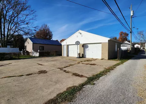 Exterior - 441 E Locust St, Lancaster, OH 43130 photo 6 of 6