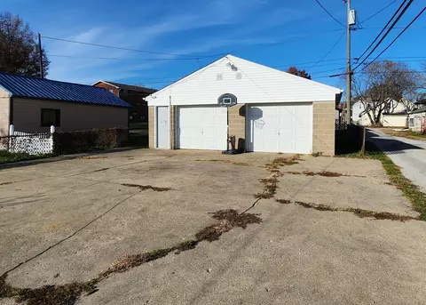 Exterior - 441 E Locust St, Lancaster, OH 43130 photo 5 of 6