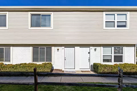 19 Hedgerow Ln #C, Delaware, OH 43015