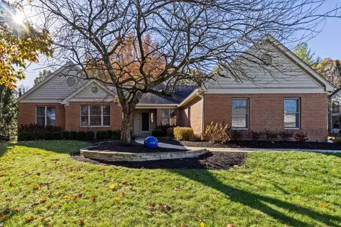 1247 Harrison Pond Dr, New Albany, OH 43054