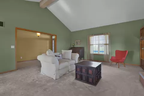 Living - 3079 Fox Rd, Mansfield, OH 44904 photo 2 of 4