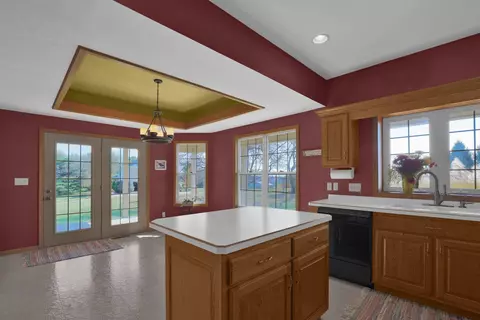 Kitchen - 3079 Fox Rd, Mansfield, OH 44904 photo 3 of 5