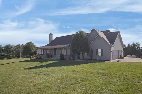 Exterior - 3079 Fox Rd, Mansfield, OH 44904 photo 7 of 8