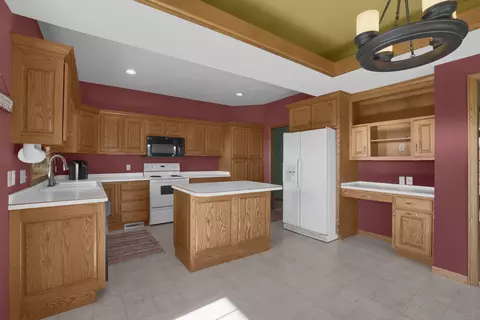 Kitchen - 3079 Fox Rd, Mansfield, OH 44904 photo 2 of 5