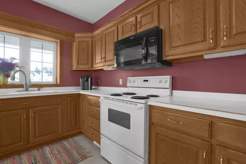 Kitchen - 3079 Fox Rd, Mansfield, OH 44904 photo 4 of 5