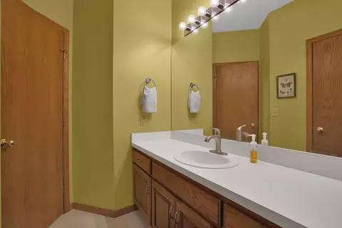 Bath - 3079 Fox Rd, Mansfield, OH 44904 photo 2 of 4